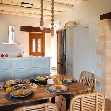 Prinus Country Retreat Apokoronas, Heated Pool, 13km From The Sea ヴィラ Embrósneros