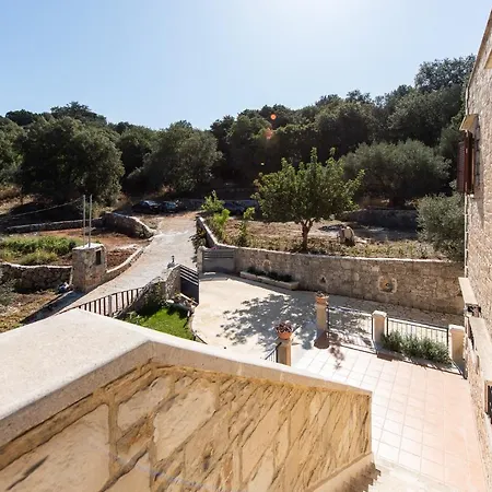 Prinus Country Retreat Apokoronas, Heated Pool, 13km From The Sea ヴィラ Embrósneros
