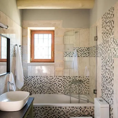 Prinus Country Retreat Apokoronas, Heated Pool, 13km From The Sea * Embrosneros