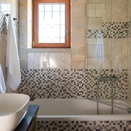 Villa Prinus Country Retreat Apokoronas, Heated Pool, 13km From The Sea *
